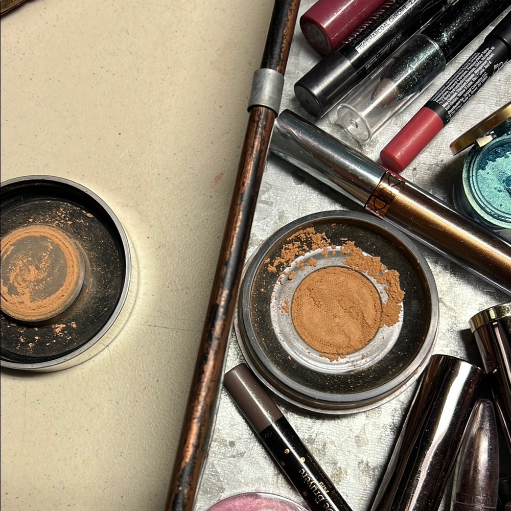 Assorted Makeup Collection - Picture 10 of 12